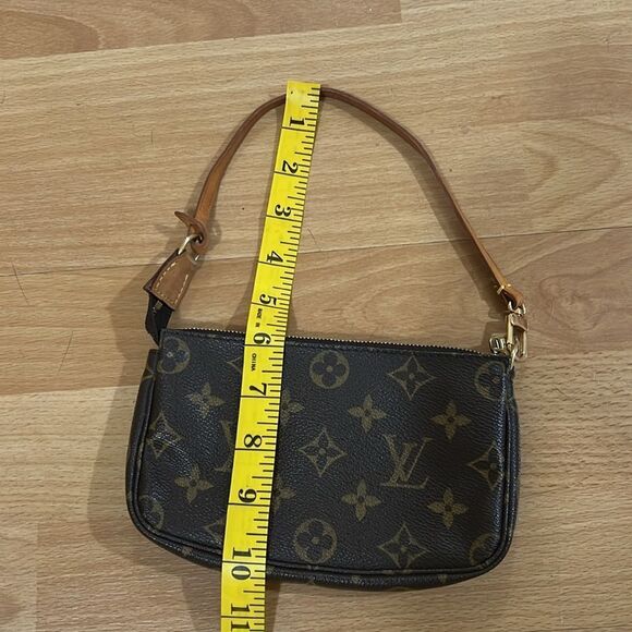 Louis Vuitton Pochette Acessories - Picture 13 of 13